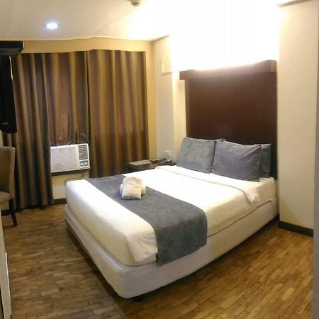 White Knight Hotel Cebu Exterior foto