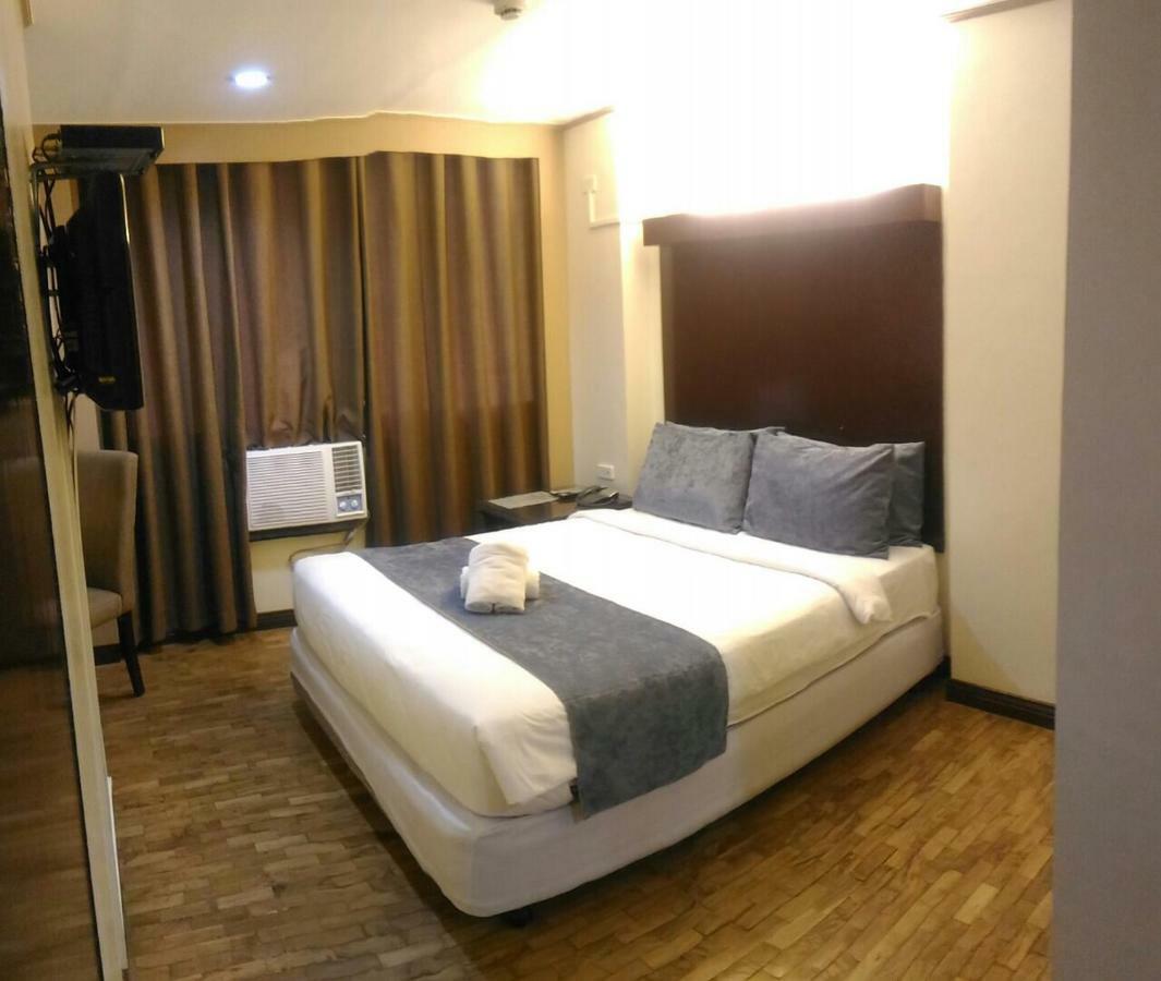 White Knight Hotel Cebu Exterior foto